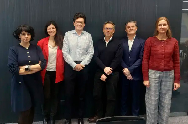 En la fotografía, de izquierda a derecha, Marta Arbeloa, Manager Reporte y Transparencia de AENOR; Alexandra Herrero, Manager ESG de AENOR; Julio Plaza, Responsable del Área de Estrategia Calidad y Benchmarking; Marcos Moyano, Responsable Servicio de Estrategia y Benchmarking; César Martín, Responsable de Desarrollo de Negocio de AENOR; y Leticia Miranda, Coord. Servicio de Estrategia y Benchmarking.